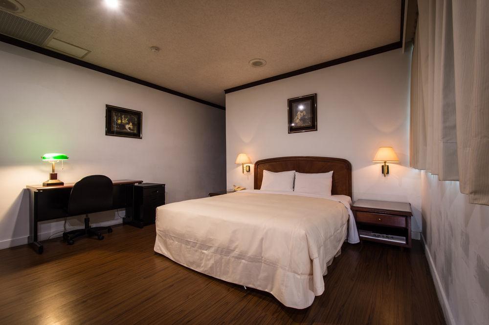 Abbo Hotel Tainan Exterior photo